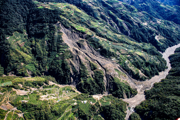 翠峰山崩