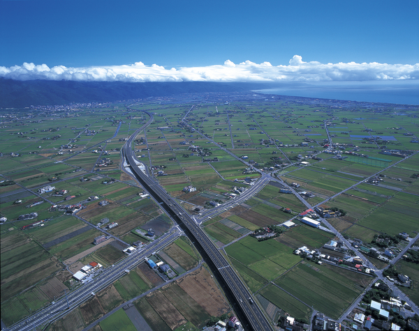 宜蘭交流道南出北入匝道