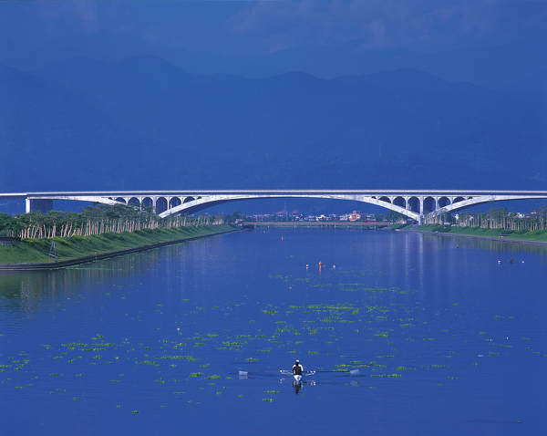 冬山河划艇